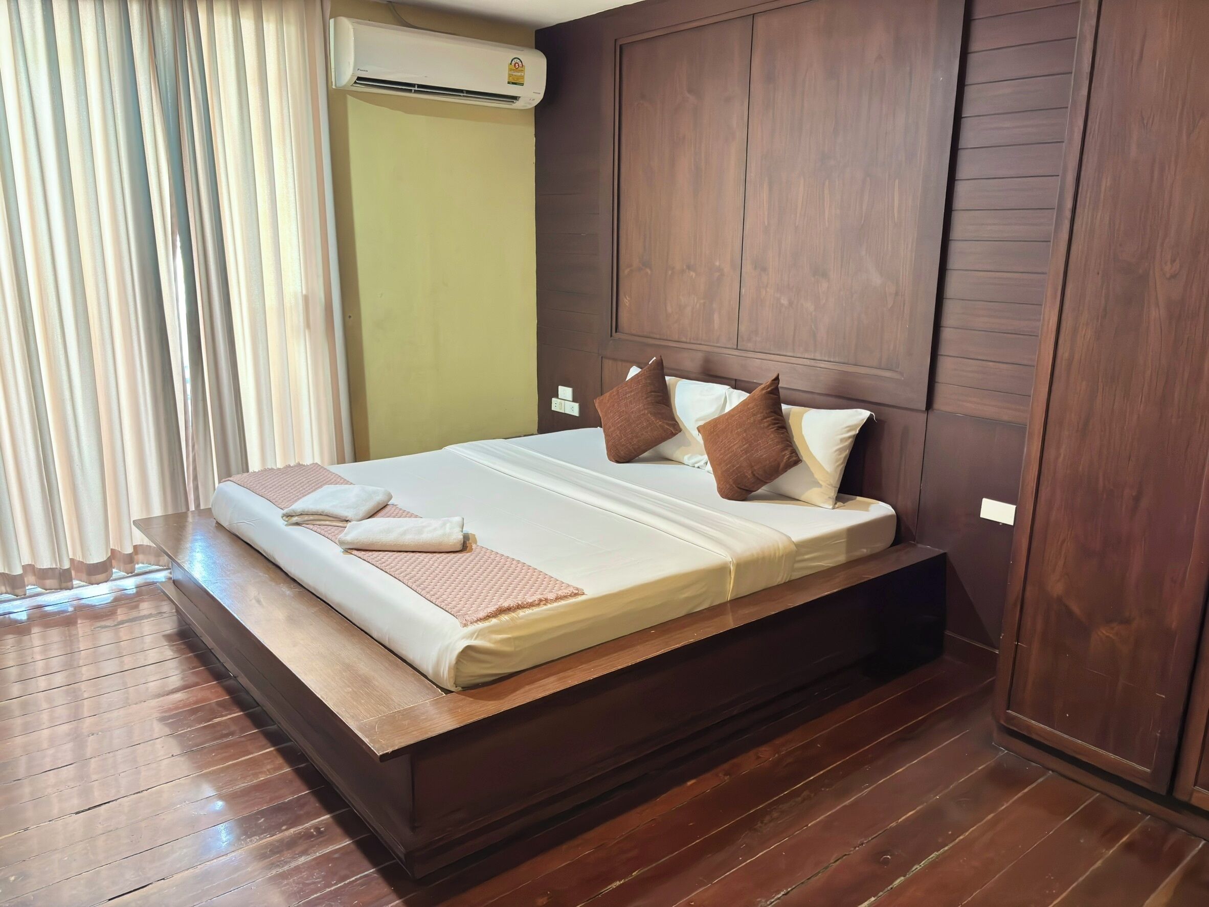 Quarto casal luxo | Cofres nos quartos, Wi-Fi de cortesia