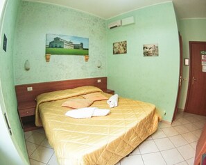 Standard Double or Twin Room | In-room safe, free WiFi - Centre Of The World (Rome)