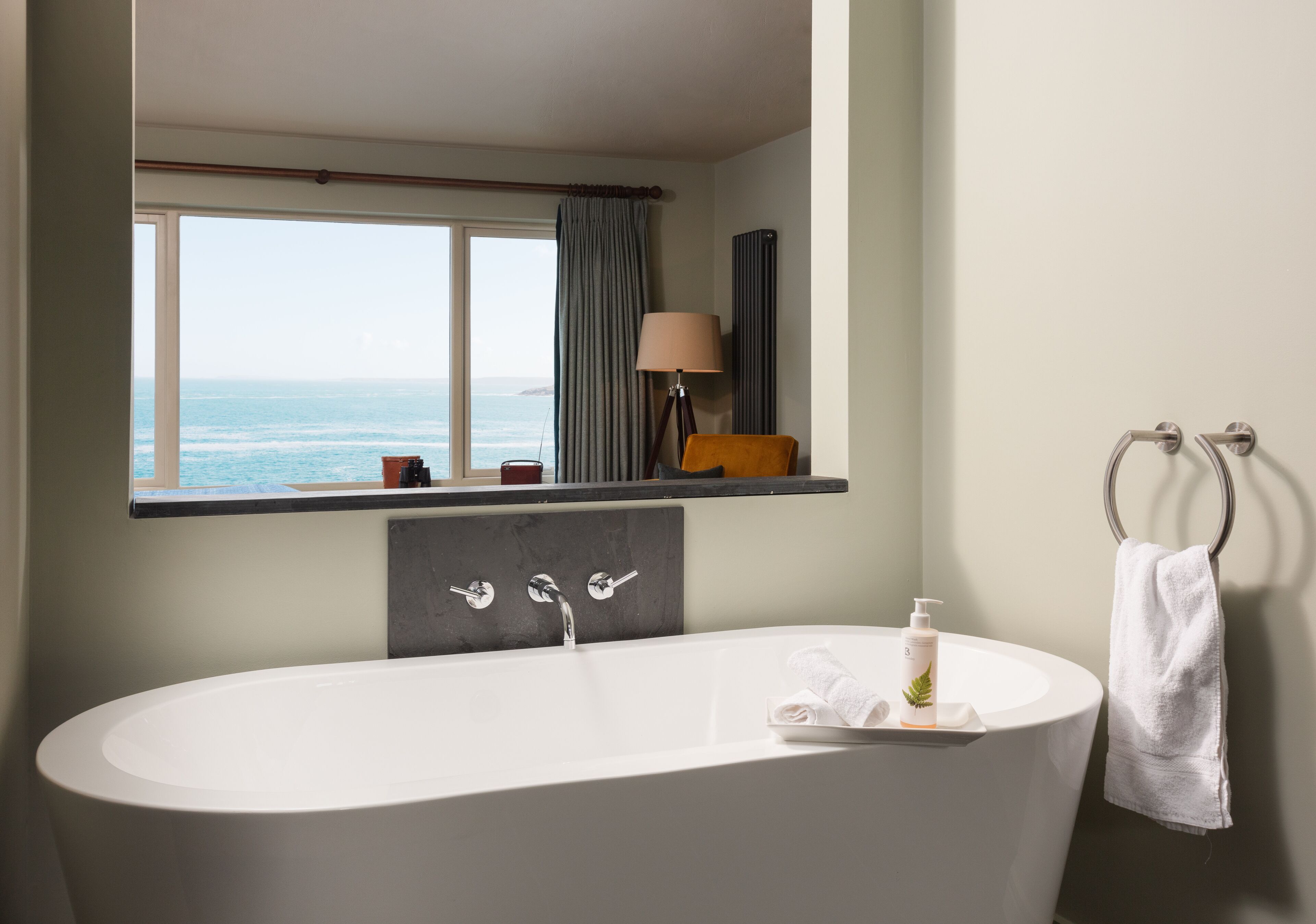 superior room | bathroom | towels
