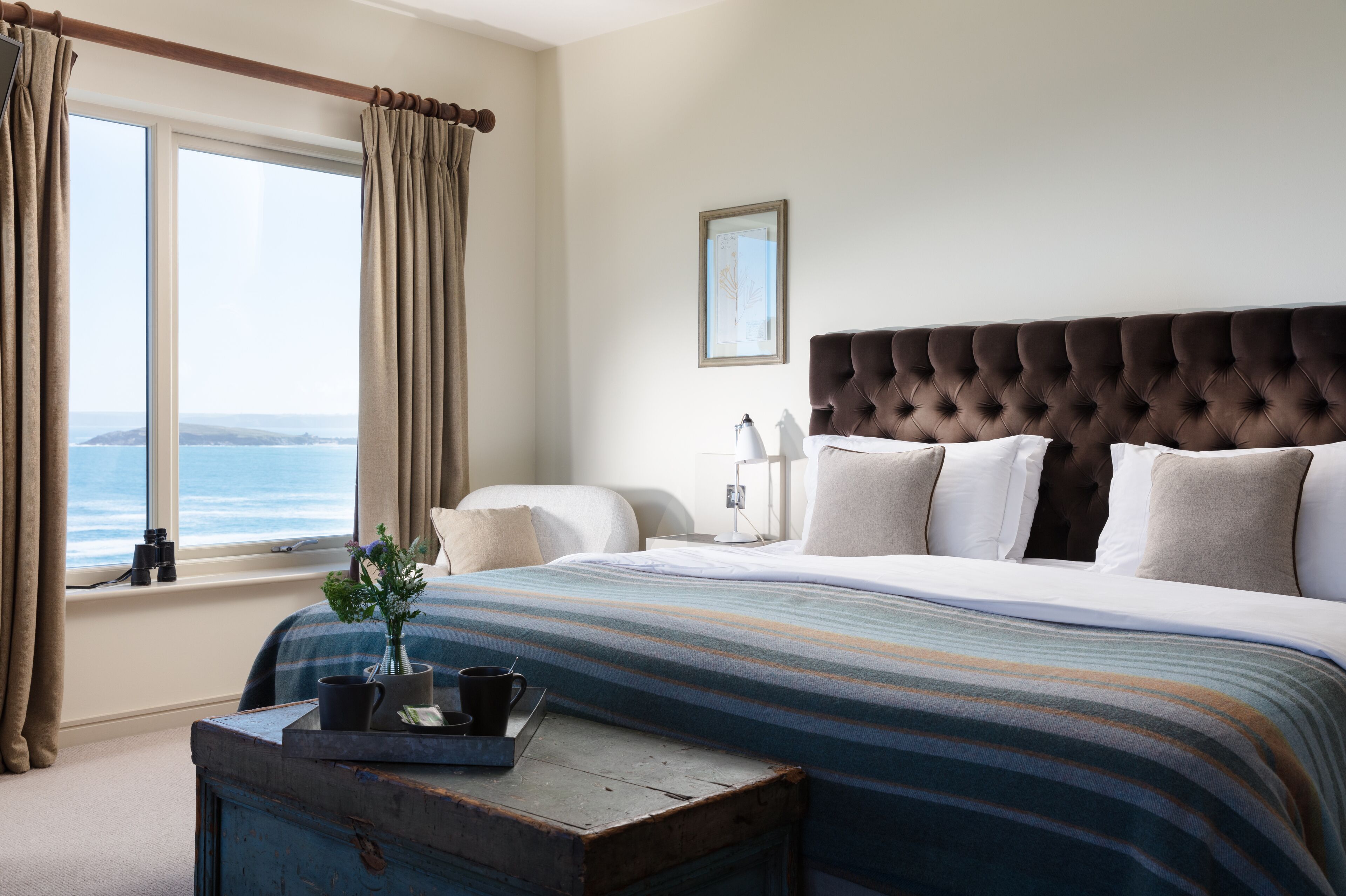 luxury double room | 1 bedroom, desk, iron/ironing board, travel cot