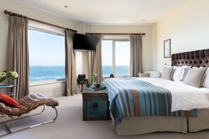 Luxury Double Room | 1 bedroom, desk, iron/ironing board, travel crib