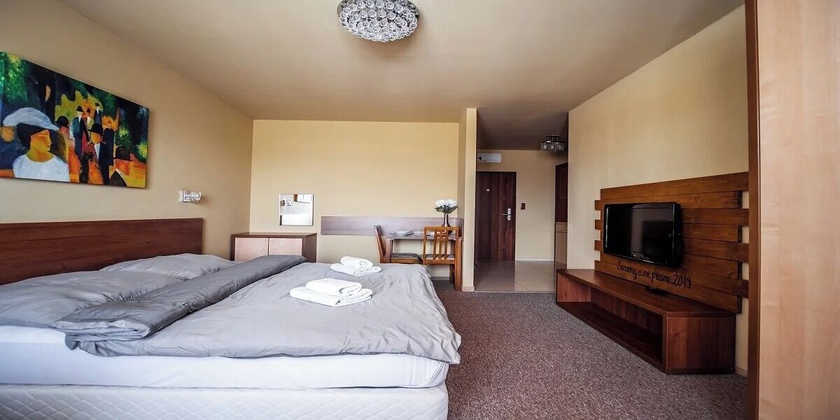 Departamento, 2 habitaciones, vista a la colina | Cortinas blackout, wifi gratis y ropa de cama 