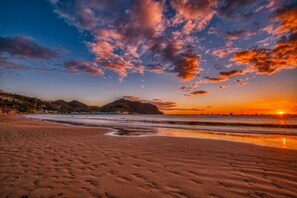 Beach nearby, white sand, beach shuttle - Hotel Alcazar (San Juan del Sur)