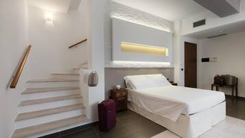 Minibar, coffres-forts dans les chambres, bureau