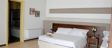 Habitación superior con 1 cama matrimonial o 2 individuales | Minibar, caja de seguridad en la habitación y escritorio