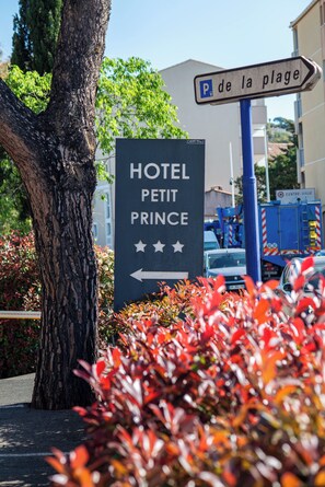Front of property - Hotel Le Petit Prince (Sainte-Maxime)