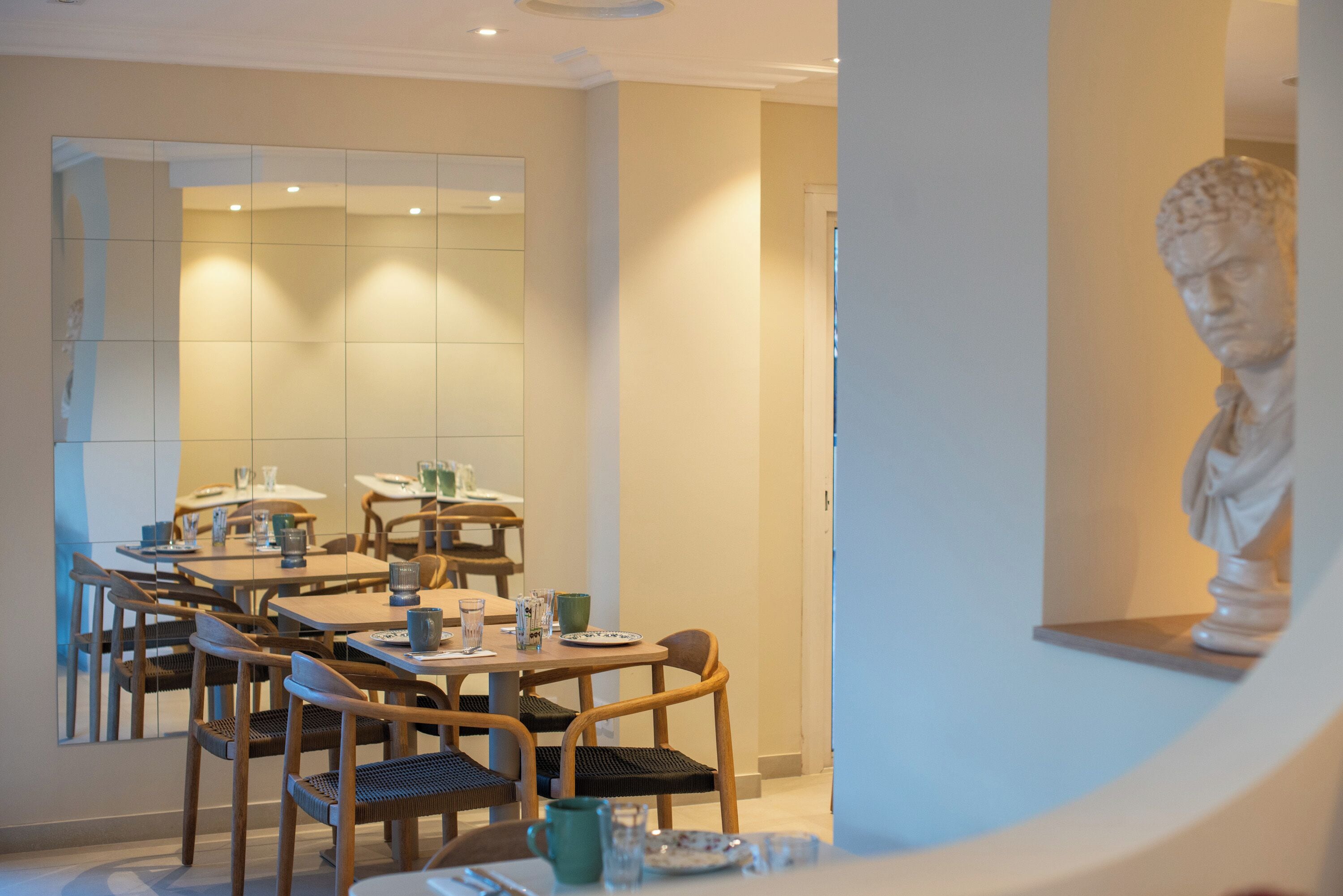 Café da manhã com buffet todos os dias mediante uma taxa