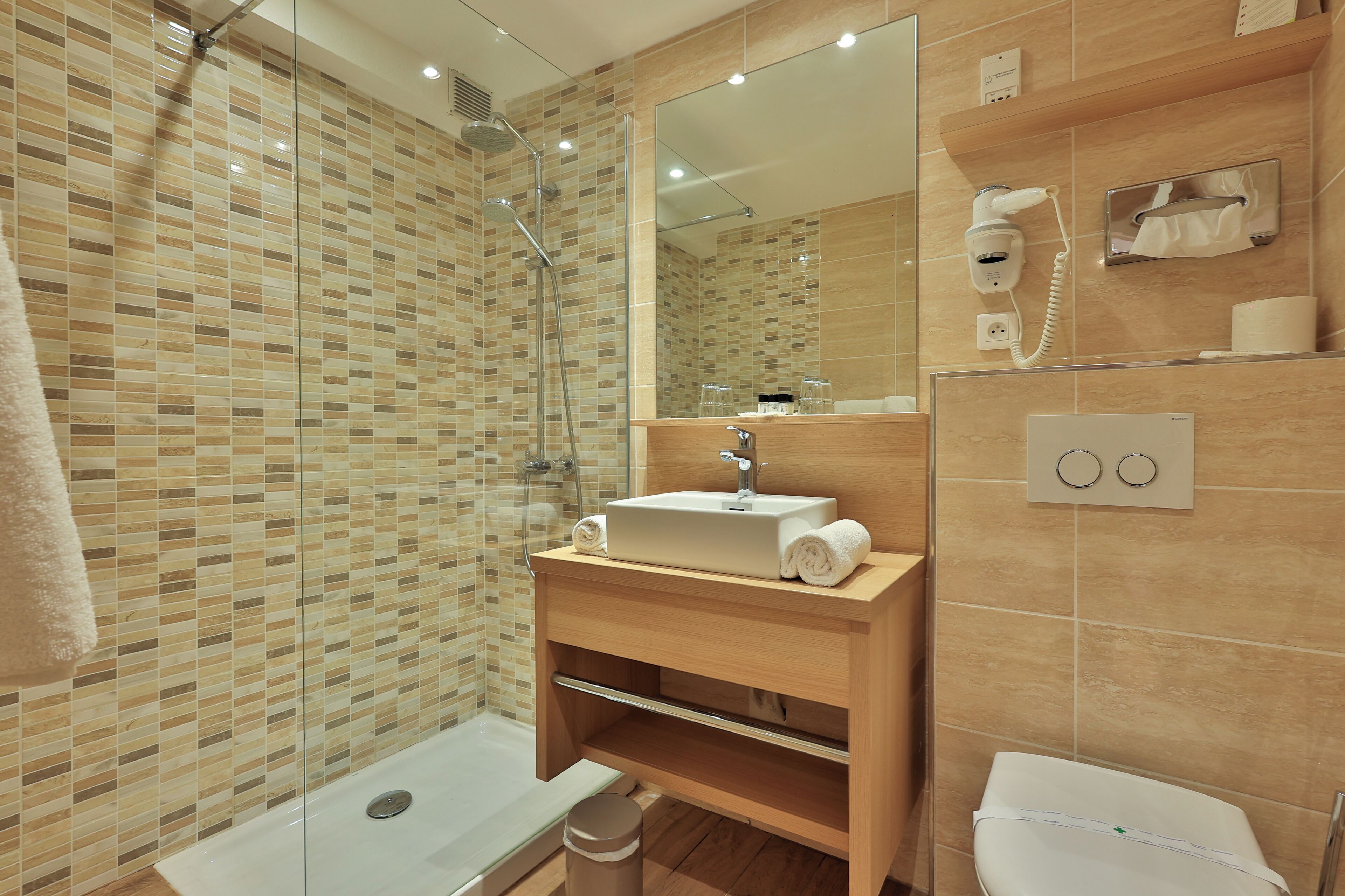 classic room, 1 double bed | bathroom | hair dryer, towels