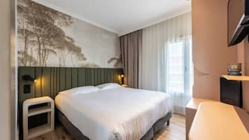 Family Room | Minibar, in-room safe, desk, iron/ironing board (on request)