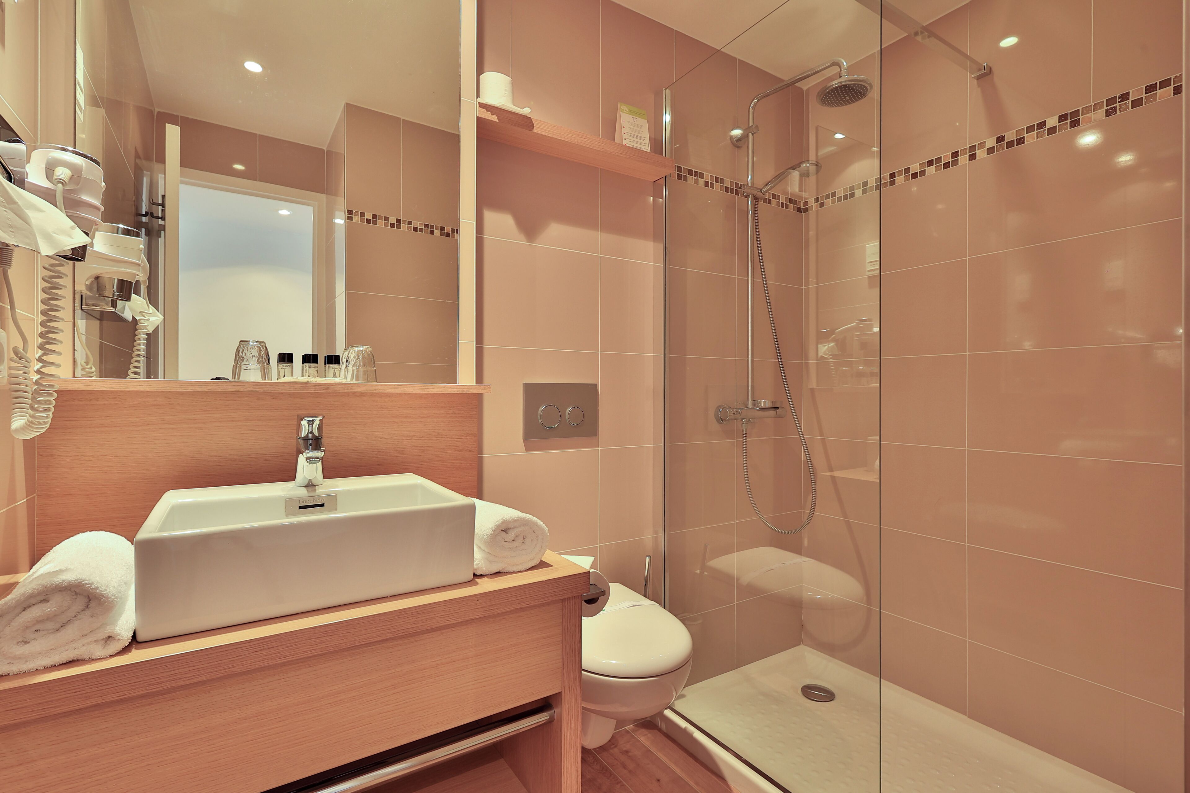 privilege room | bathroom | hair dryer, towels