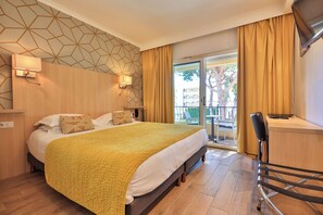 Family Room | Minibar, in-room safe, desk, iron/ironing board - Hotel Le Petit Prince (Sainte-Maxime)