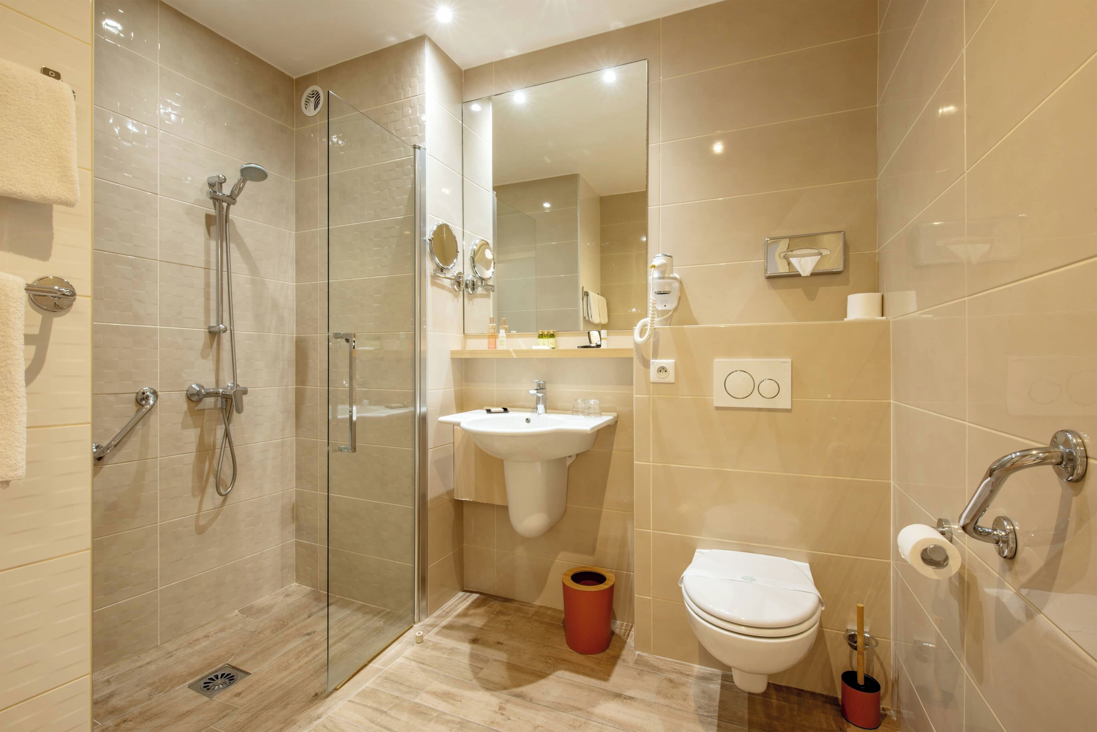 classic room, 1 double bed | bathroom | hair dryer, towels