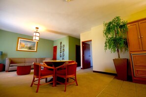 Suite | Living area | LCD TV - Hotel Consulado Inn (Ciudad Juárez)
