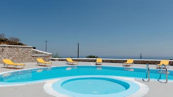 Outdoor pool, open 8:00 AM to 10:00 AM, pool loungers