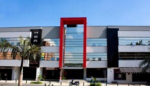 Vista frontal de la propiedad