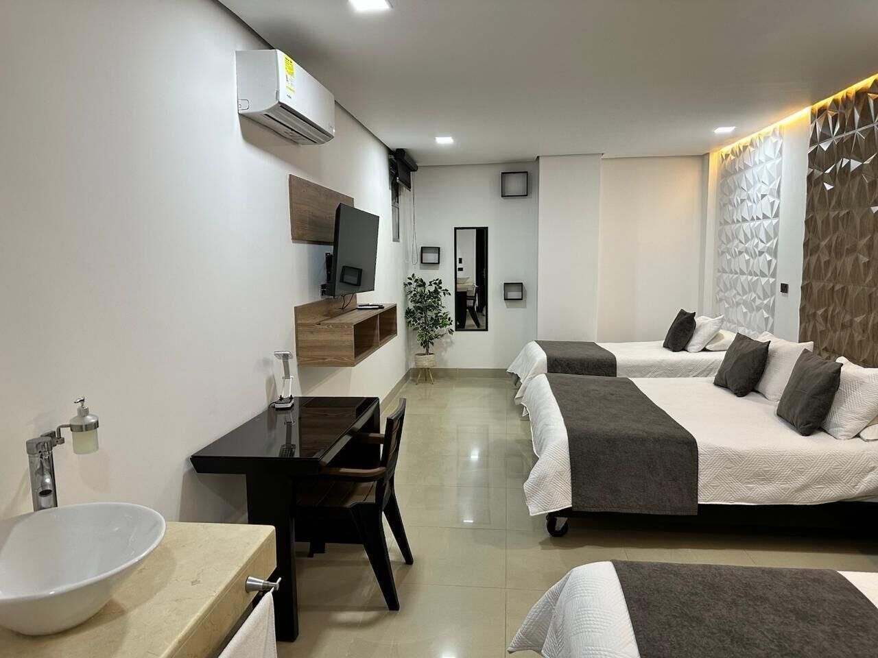 Caja de seguridad en la habitación, escritorio y wifi gratis 