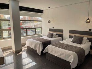 Caja de seguridad en la habitación, escritorio y wifi gratis 