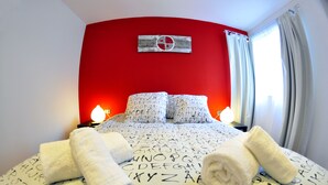 Premium bedding, Select Comfort beds, in-room safe, soundproofing - ValpoGO Apartments (Valparaiso)