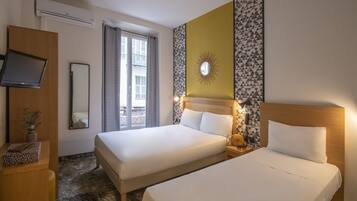 Bureau, rideaux occultants, chambres insonorisées