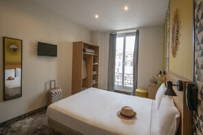 Standard Double Room | Desk, blackout drapes, soundproofing, iron/ironing board - Hotel Ostende (Nice)