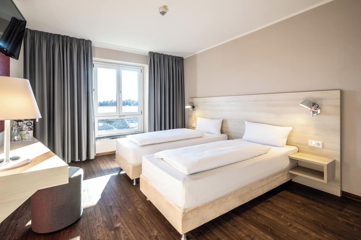 Standard Twin Room | Pillowtop beds, desk, free WiFi, bed sheets