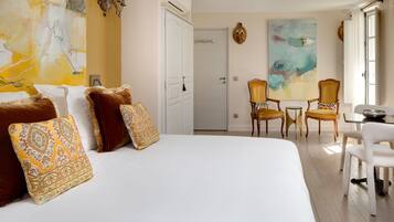 Deluxe studio suite | Luxe beddengoed, pillowtop-bedden, een kluis op de kamer