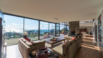 House, 3 Bedrooms | Living area | LCD TV, fireplace, DVD player