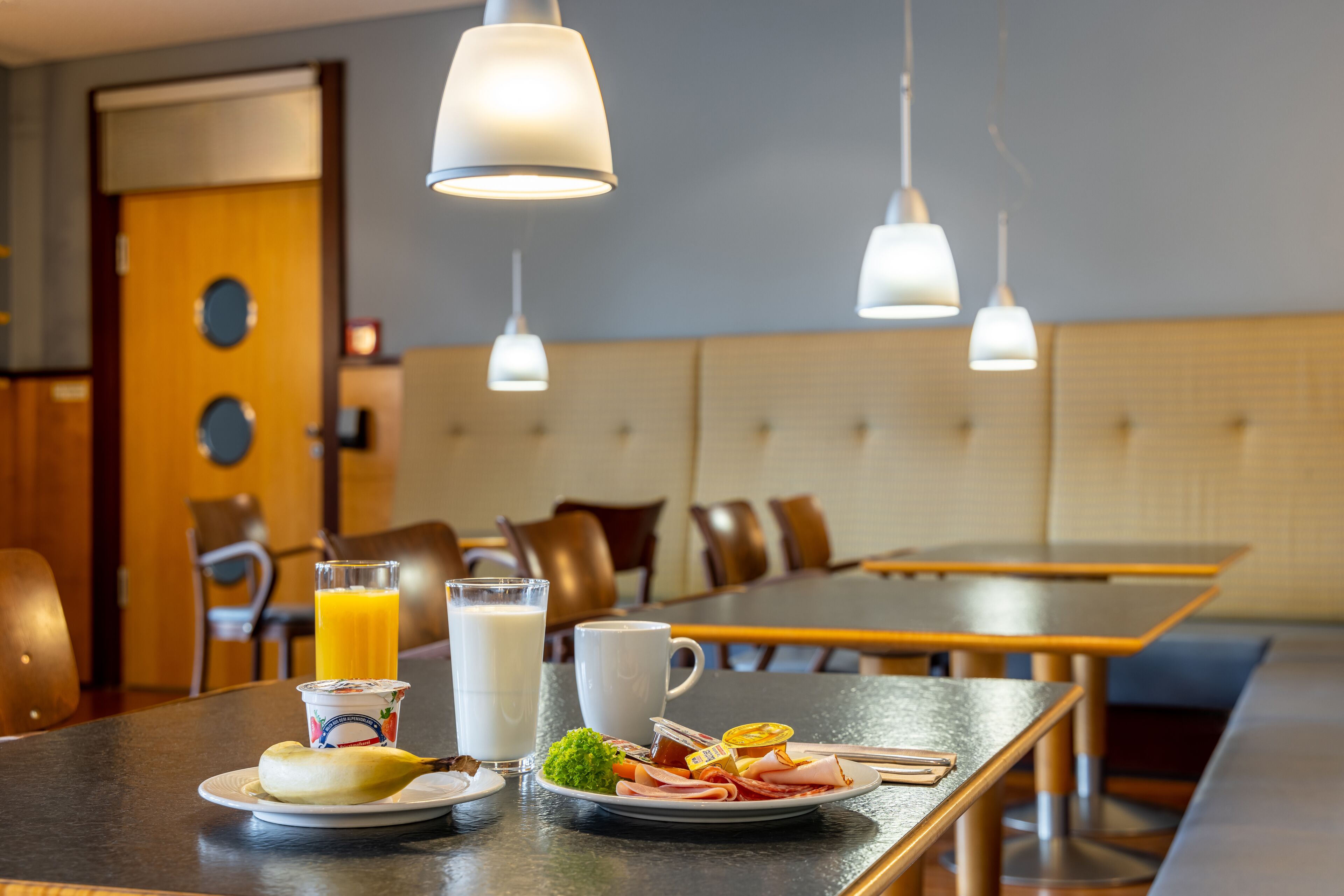 Daily buffet breakfast (EUR 9.50 per person)