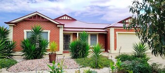 All Seasons' Escape Port Elliot