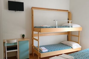 Standard Quadruple Room | In-room safe, desk, free cribs/infant beds, free WiFi