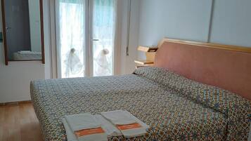 Standard Double Room | In-room safe, desk, free cribs/infant beds, free WiFi