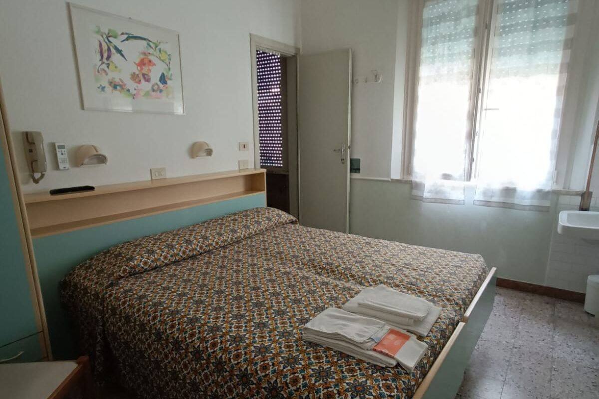Kamar Double Ekonomi | Brankas, meja kerja, tempat tidur bayi gratis, dan Wi-Fi gratis