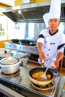 2 restaurantes; se sirve cocina regional 