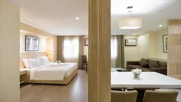 Royal One Bedroom Suite | In-room safe, desk, blackout drapes, soundproofing