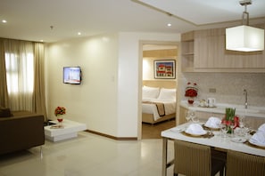 Royal Two Bedroom Suite | In-room safe, desk, blackout curtains, soundproofing