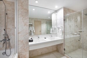 Golden Prince Suite (Tower 2)  | In-room safe, desk, blackout curtains, soundproofing - Golden Prince Hotel and Suites (Cebu City)