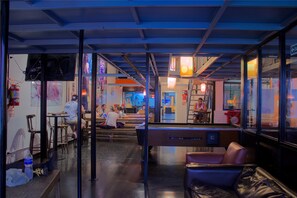 Lobby sitting area - Hostel Suites Obelisco (Buenos Aires)
