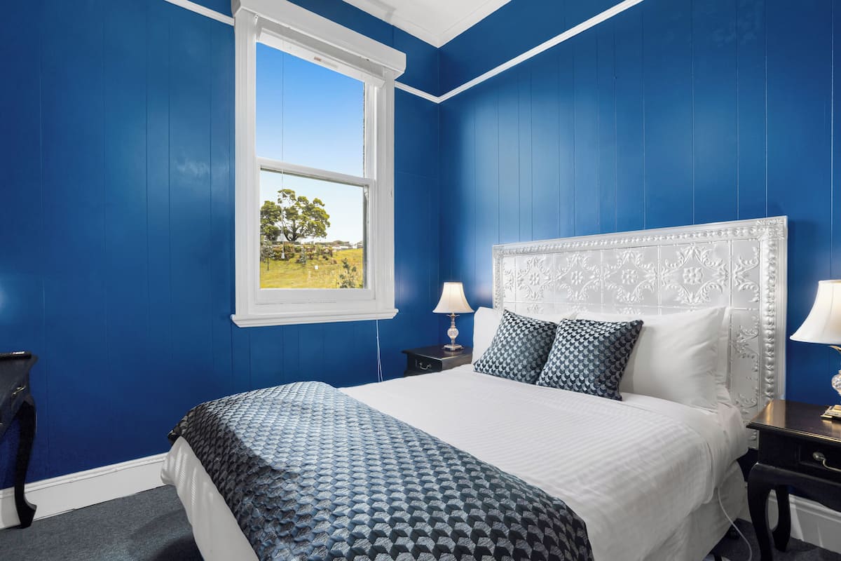 Chambre Double, salle de bains commune | Fer et planche Ă repasser, Wi-Fi gratuit, draps fournis