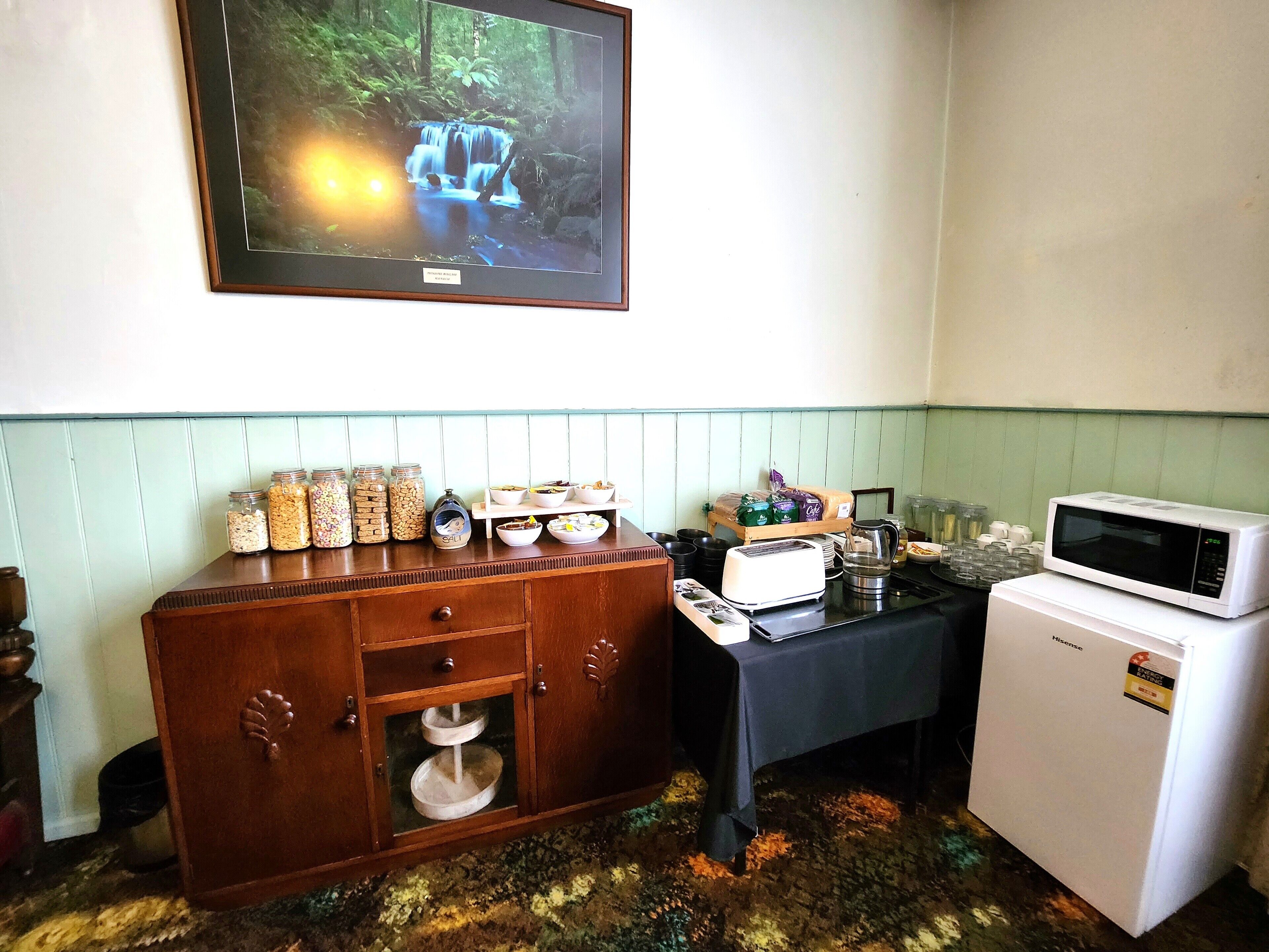 Free daily continental breakfast 