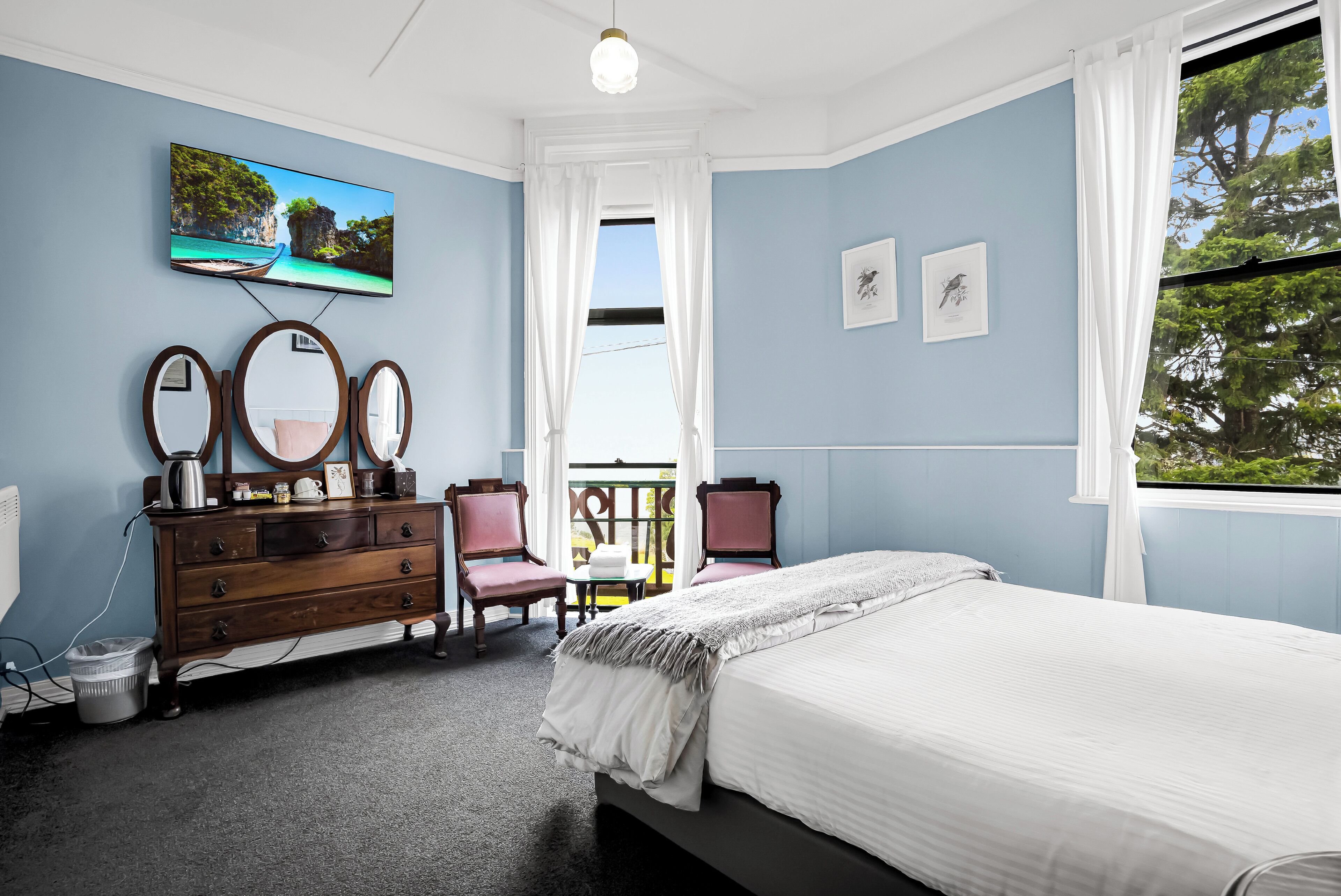 Double Room, Ensuite with Waterfall View | Iron/ironing board, free WiFi, bed sheets