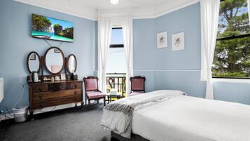 Double Room, Ensuite with Waterfall View | Iron/ironing board, free WiFi, bed sheets