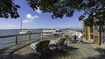 Boathouse Retreat | Terrace/patio