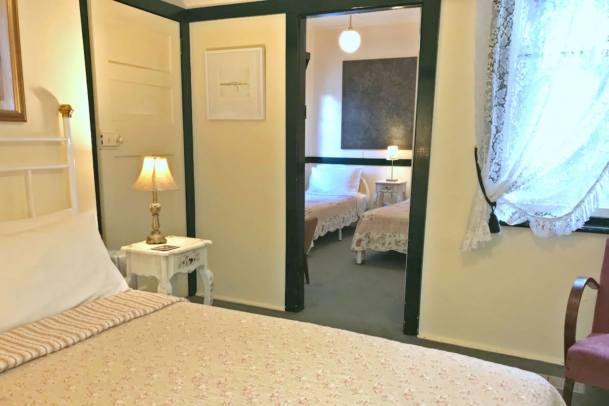 Iron/ironing board, free WiFi, bed sheets