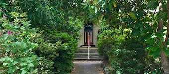 The Chalet Guesthouse and Studio
