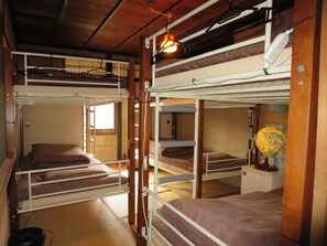 Free WiFi, bed sheets - Fuji Hostel (Onomichi)