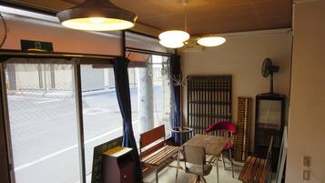 Coin salon dans le hall