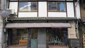 A traditional Japanese building with a sign for Fuji Hostel. - Fuji Hostel (Onomichi)