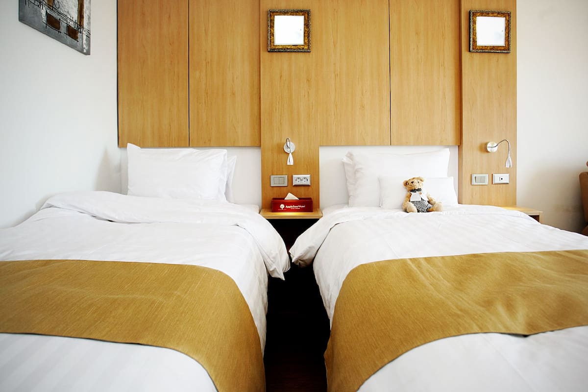 Standard Twin Room, 2 Single Beds | Premium bedding, in-room safe, individually decorated