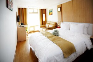 Standard Double Room, 1 Queen Bed | Premium bedding, in-room safe, individually decorated
