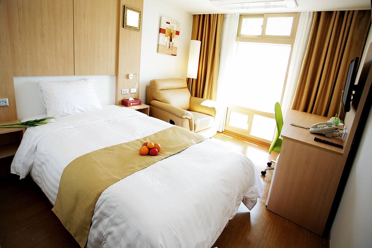 Standard Single Room, 1 Twin Bed | Premium bedding, in-room safe, desk, blackout drapes